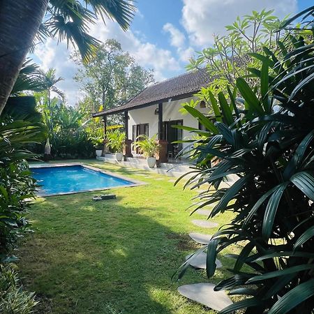 Wiryaroja Guest House Canggu Kültér fotó