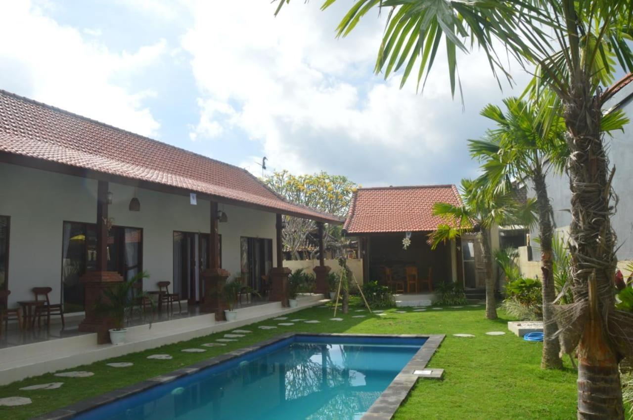 Wiryaroja Guest House Canggu Kültér fotó