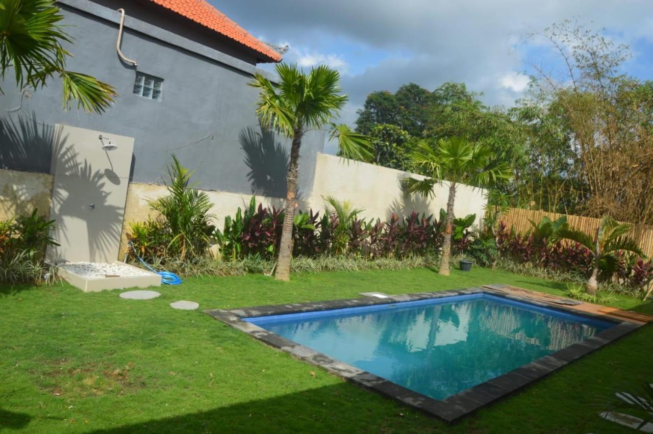 Wiryaroja Guest House Canggu Kültér fotó