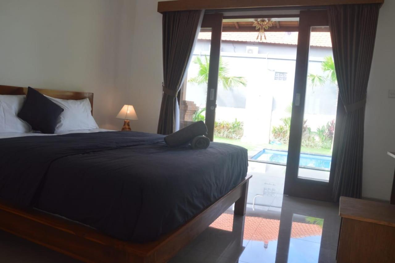 Wiryaroja Guest House Canggu Kültér fotó