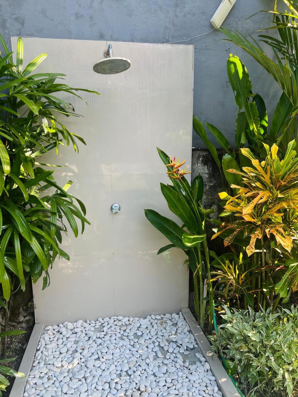 Wiryaroja Guest House Canggu Kültér fotó