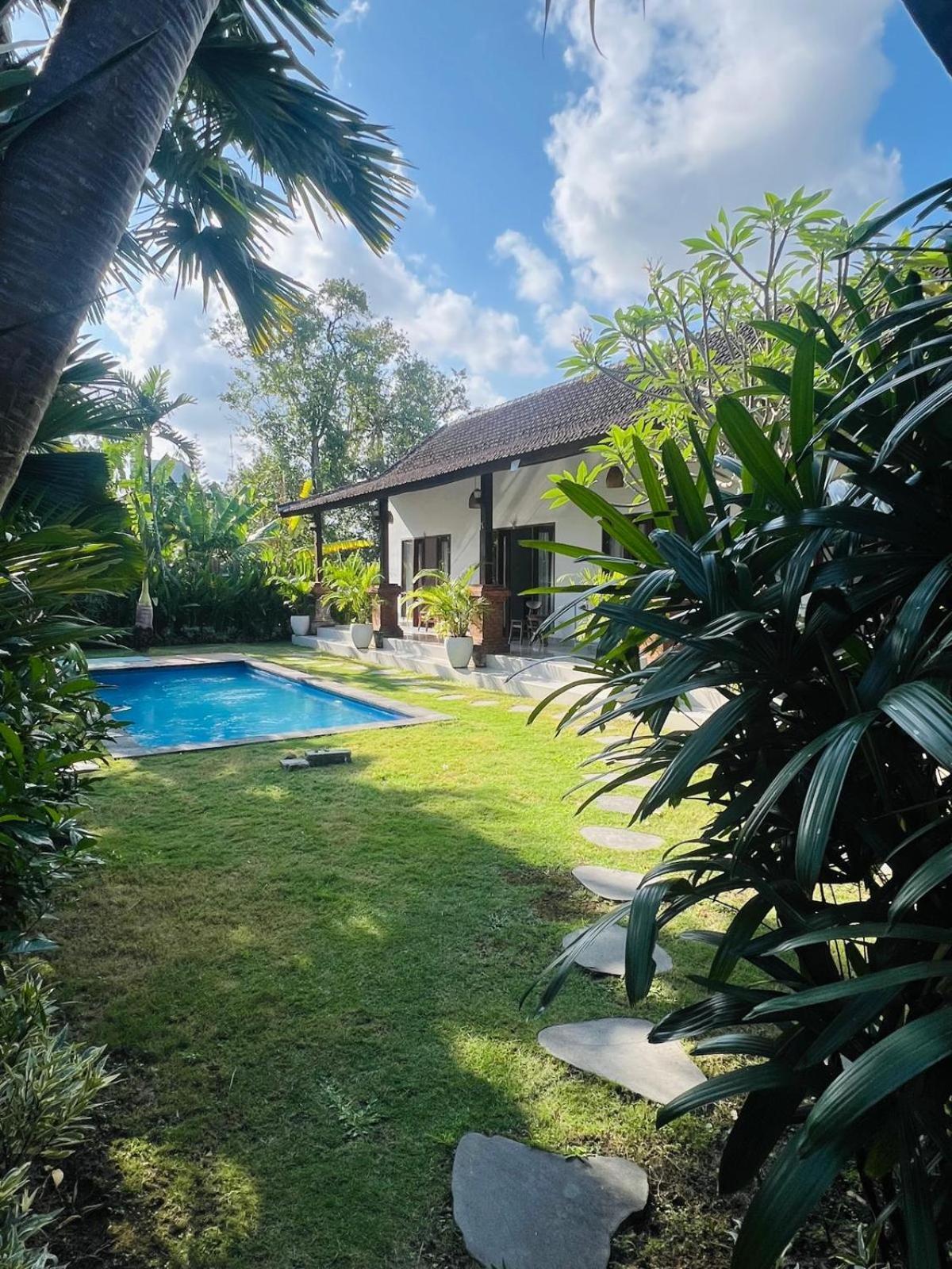 Wiryaroja Guest House Canggu Kültér fotó