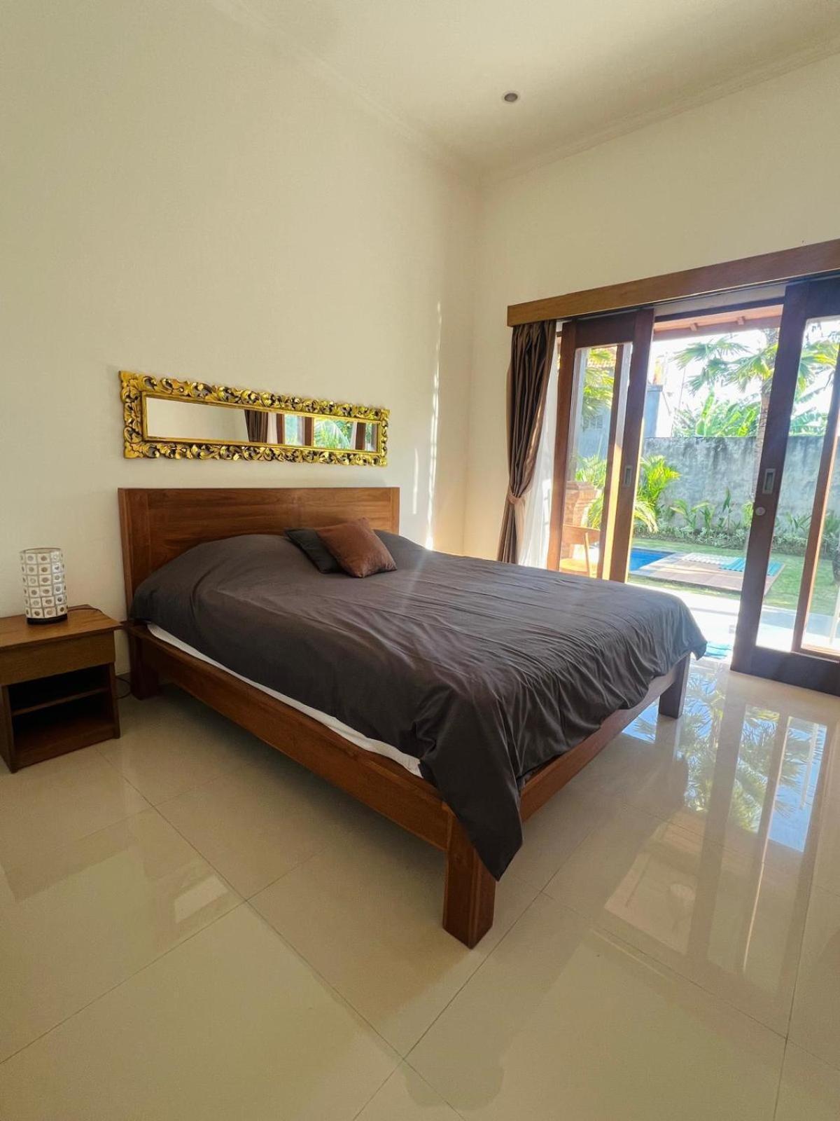 Wiryaroja Guest House Canggu Kültér fotó