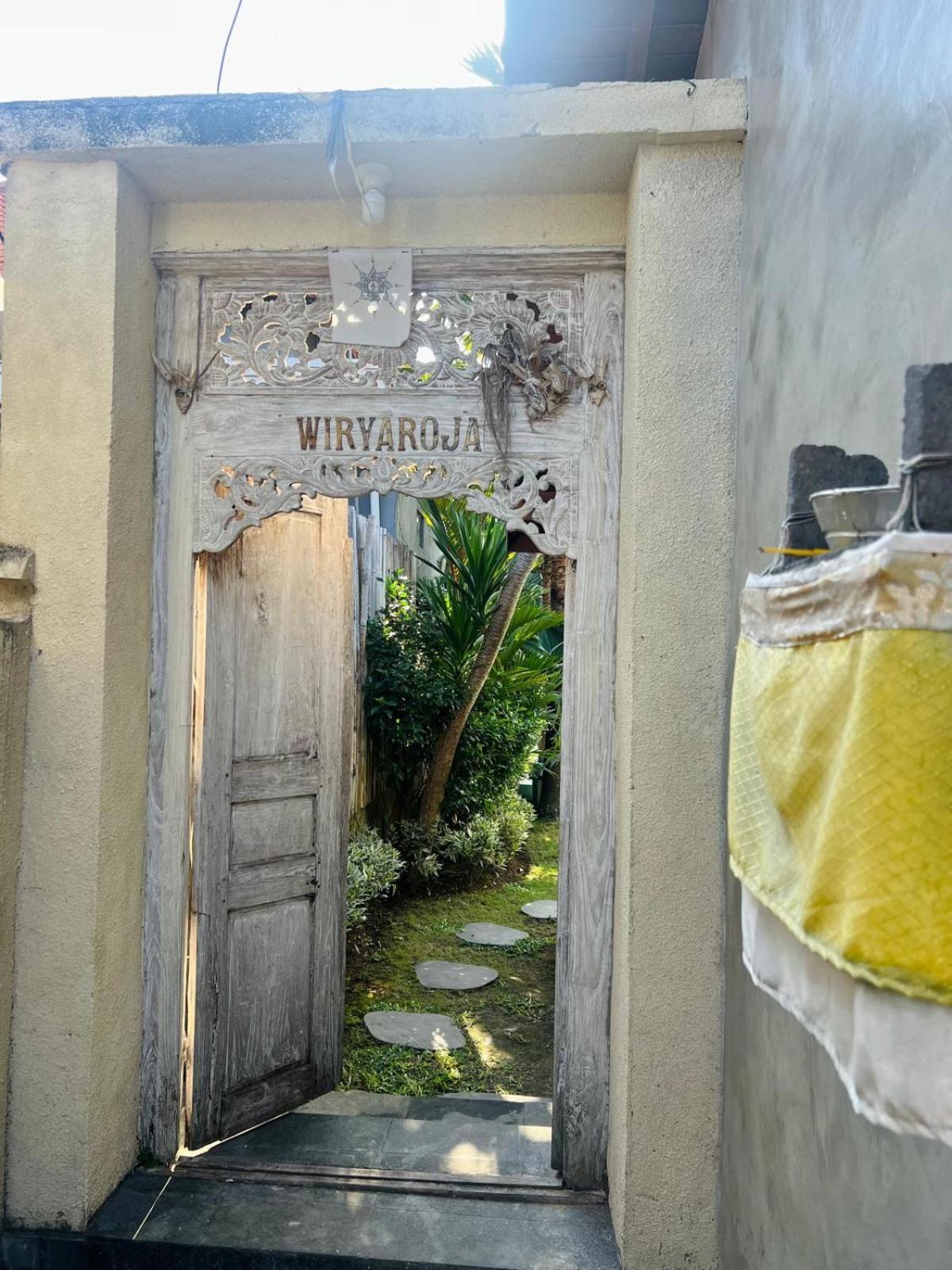 Wiryaroja Guest House Canggu Kültér fotó