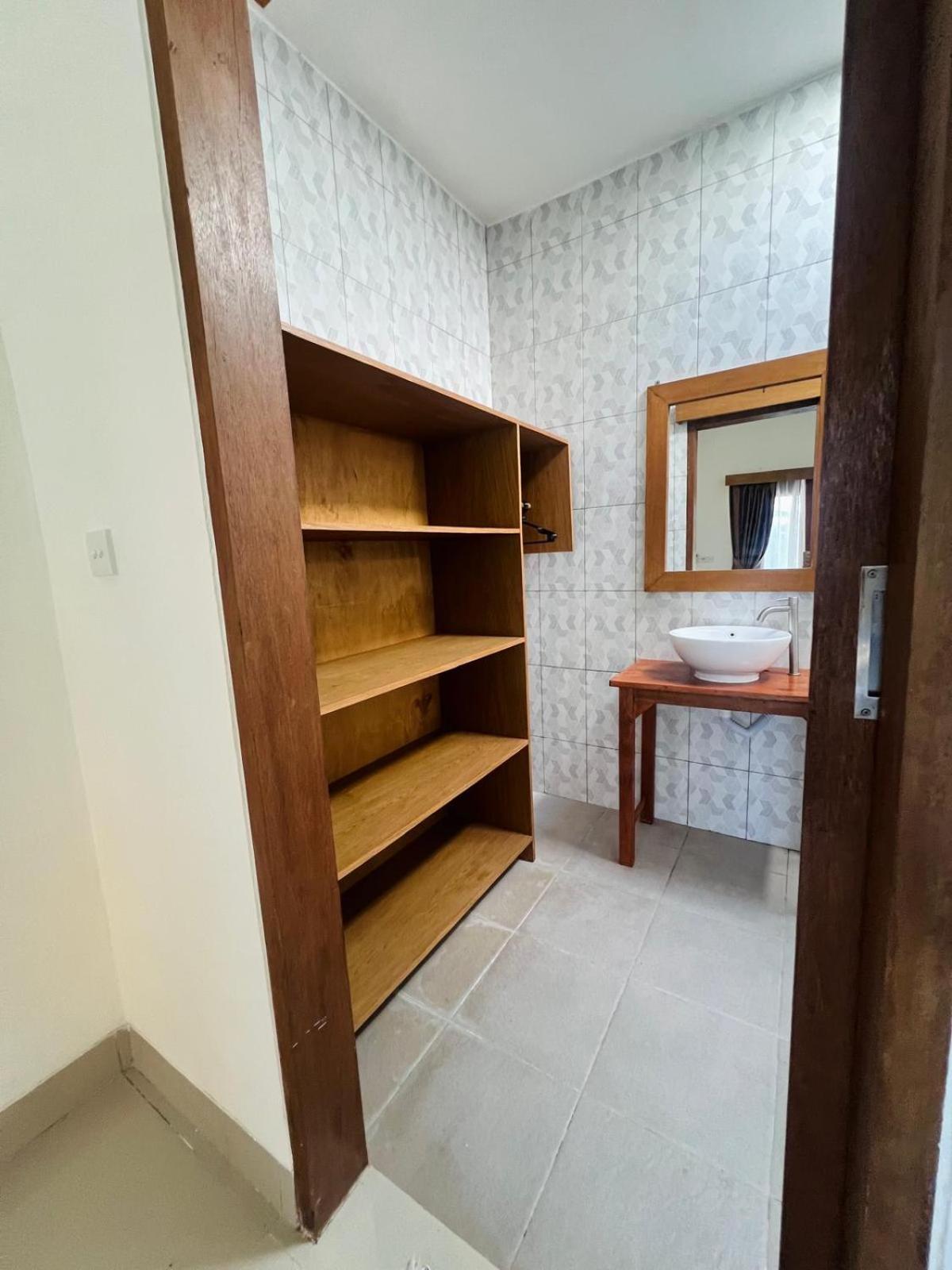 Wiryaroja Guest House Canggu Kültér fotó