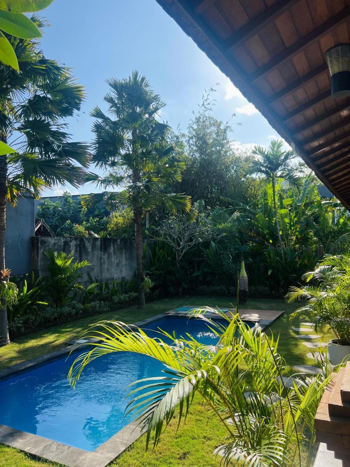 Wiryaroja Guest House Canggu Kültér fotó